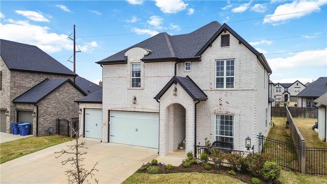 2402 SW Preston Park Avenue, Bentonville, AR 72713