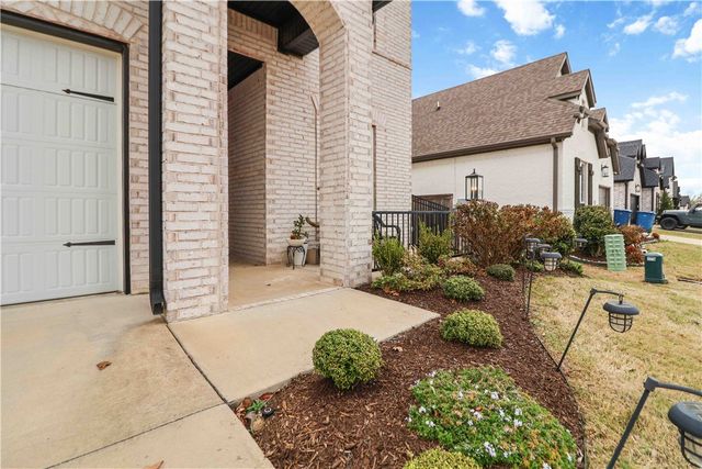 2402 SW Preston Park Avenue, Bentonville, AR 72713