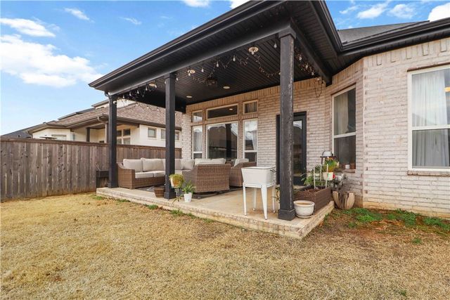 2402 SW Preston Park Avenue, Bentonville, AR 72713