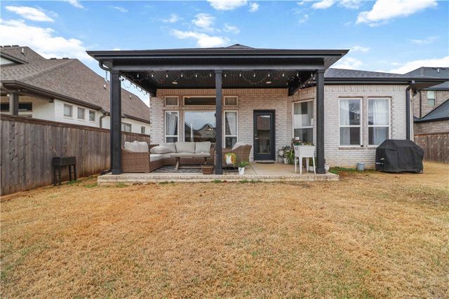 2402 SW Preston Park Avenue, Bentonville, AR 72713