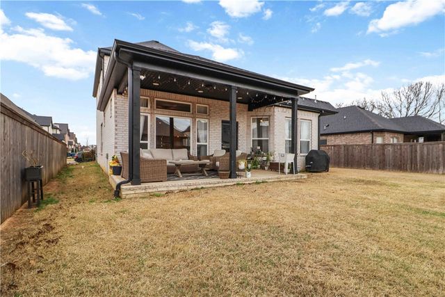 2402 SW Preston Park Avenue, Bentonville, AR 72713