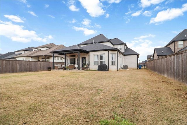 2402 SW Preston Park Avenue, Bentonville, AR 72713