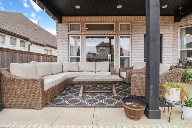 2402 SW Preston Park Avenue, Bentonville, AR 72713
