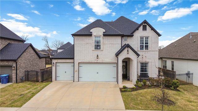 2402 SW Preston Park Avenue, Bentonville, AR 72713