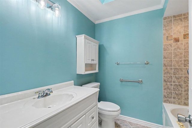 7436 Oak Bay Drive, White Lake, MI 48383