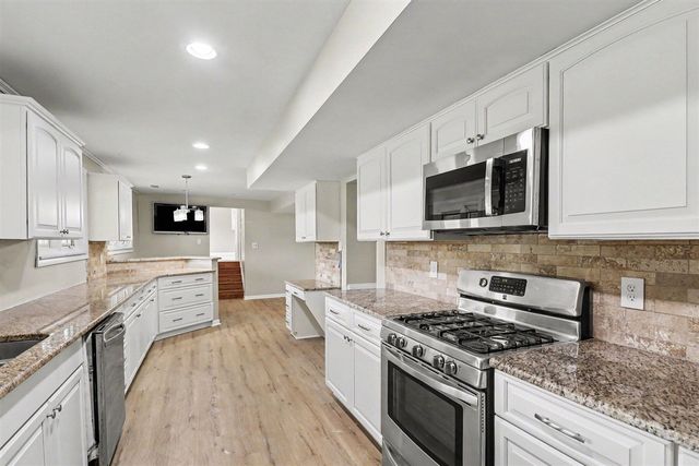 7436 Oak Bay Drive, White Lake, MI 48383