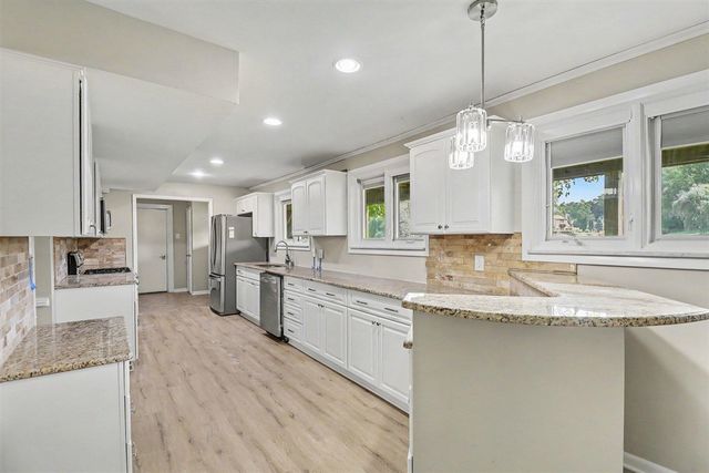 7436 Oak Bay Drive, White Lake, MI 48383