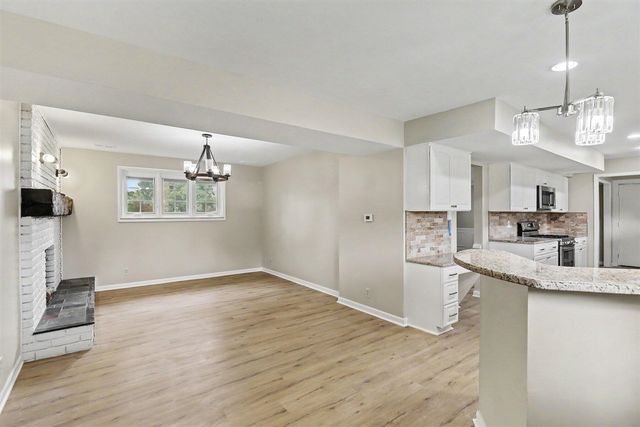7436 Oak Bay Drive, White Lake, MI 48383