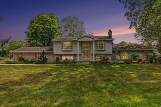 7436 Oak Bay Drive, White Lake, MI 48383