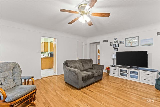 319 Davis Ave, Nampa, ID 83651
