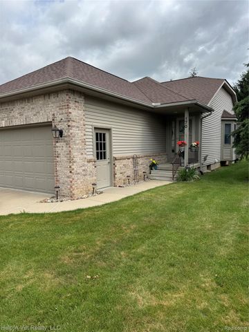 170 Creekwood Circle 43, Linden, MI 48451