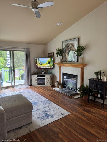 170 Creekwood Circle 43, Linden, MI 48451