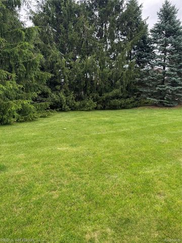 170 Creekwood Circle 43, Linden, MI 48451