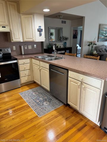 170 Creekwood Circle 43, Linden, MI 48451