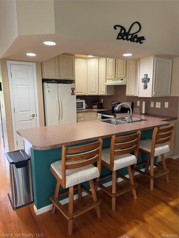 170 Creekwood Circle 43, Linden, MI 48451