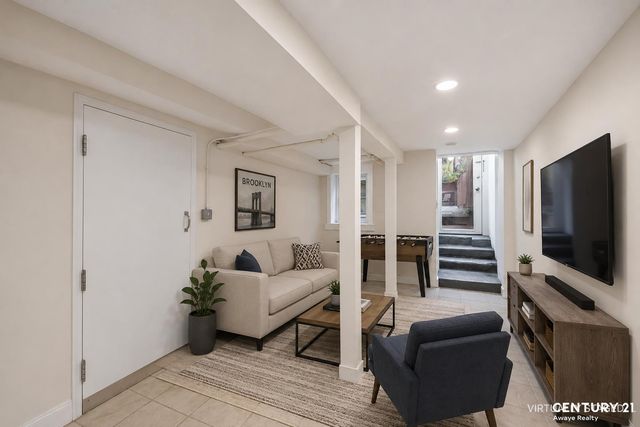 155 W 9th Street, New York City, NY 11231