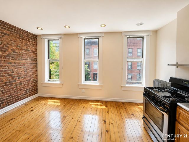 155 W 9th Street, New York City, NY 11231