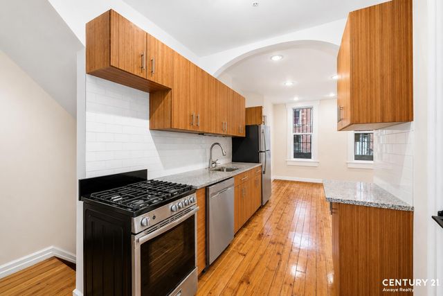155 W 9th Street, New York City, NY 11231