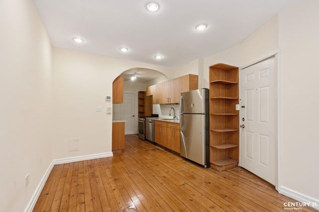 155 W 9th Street, New York City, NY 11231