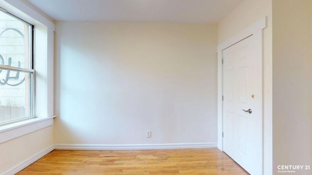 155 W 9th Street, New York City, NY 11231