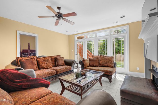 1412 Savannah Oaks Way, Raleigh, NC 27614