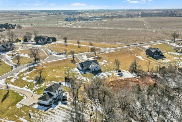 1158 N Deer Meadows Road, Delphi, IN 46923