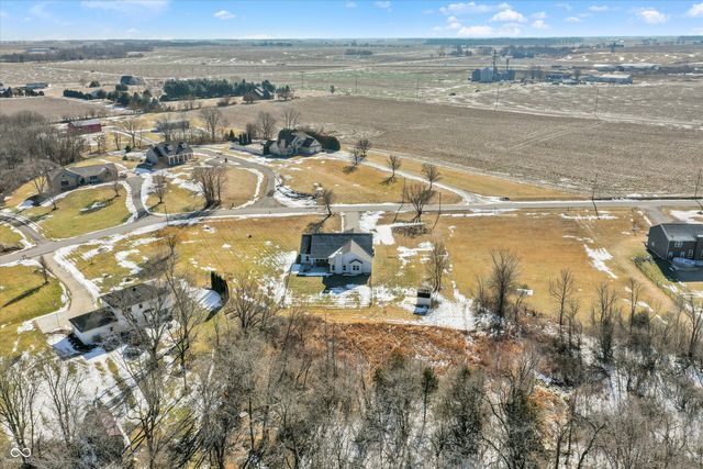 1158 N Deer Meadows Road, Delphi, IN 46923