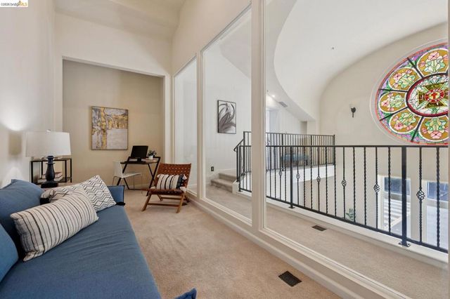 6300 Shattuck Ave 1, Oakland, CA 94609