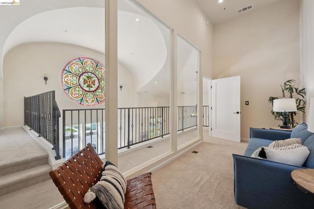 6300 Shattuck Ave 1, Oakland, CA 94609