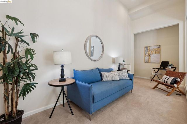 6300 Shattuck Ave 1, Oakland, CA 94609