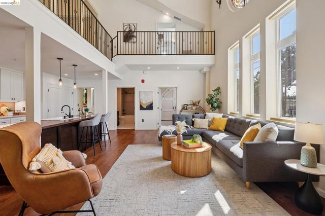 6300 Shattuck Ave 1, Oakland, CA 94609