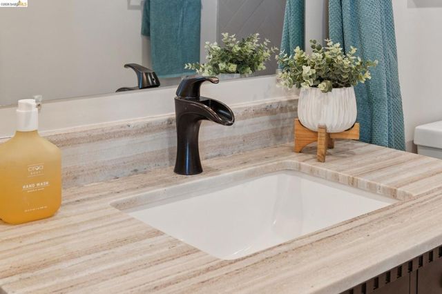 6300 Shattuck Ave 1, Oakland, CA 94609