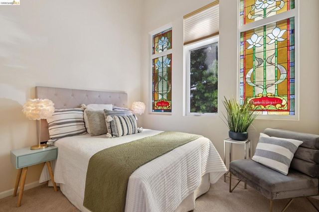 6300 Shattuck Ave 1, Oakland, CA 94609