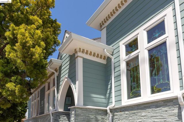 6300 Shattuck Ave 1, Oakland, CA 94609