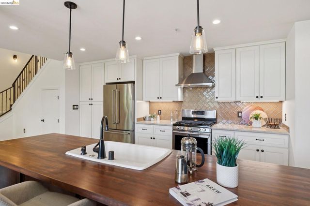 6300 Shattuck Ave 1, Oakland, CA 94609