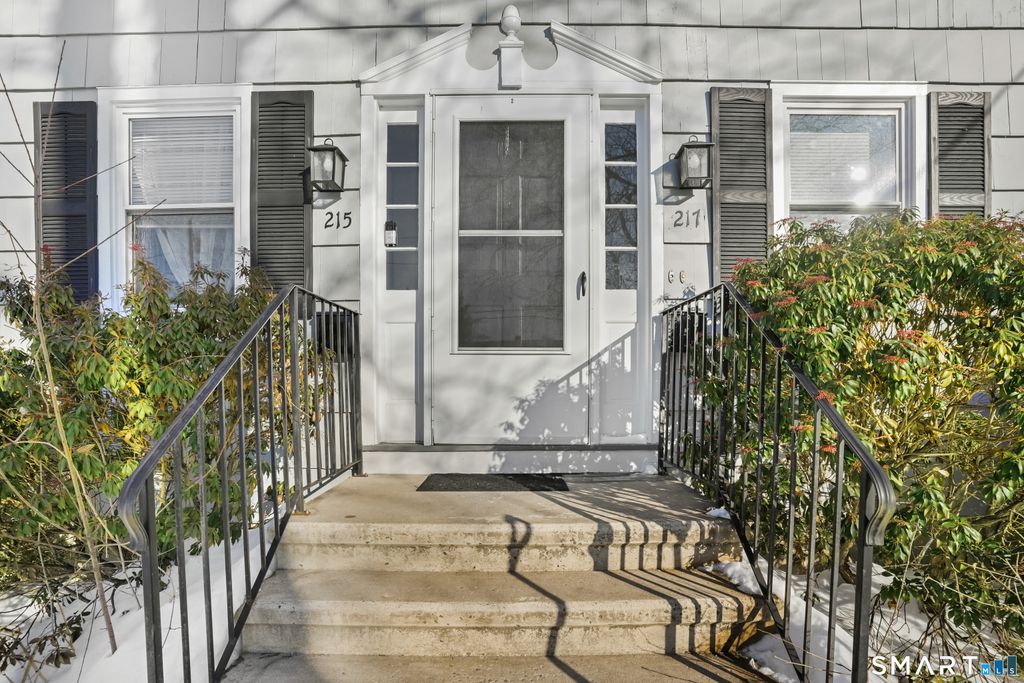 215 York Road, Fairfield, CT 06825