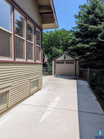 1310 S Dakota Ave Avenue, Sioux Falls, SD 57105