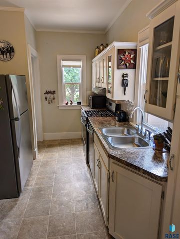 1310 S Dakota Ave Avenue, Sioux Falls, SD 57105