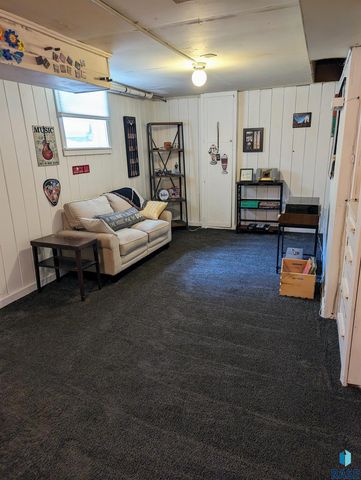 1310 S Dakota Ave Avenue, Sioux Falls, SD 57105