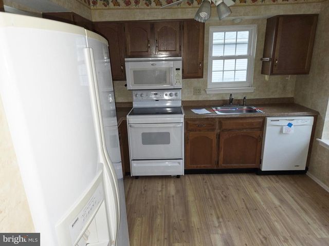 27 KELLY DR, West Deptford, NJ 08096