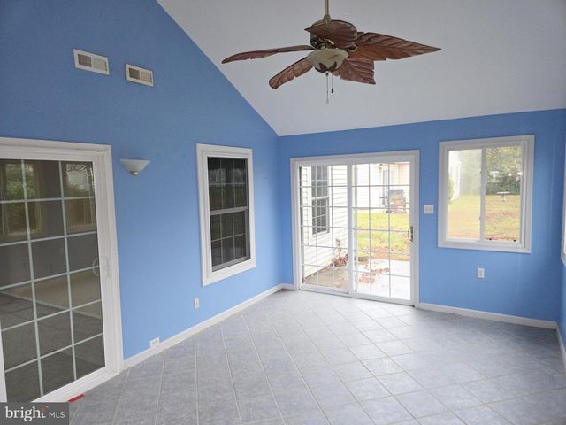 27 KELLY DR, West Deptford, NJ 08096