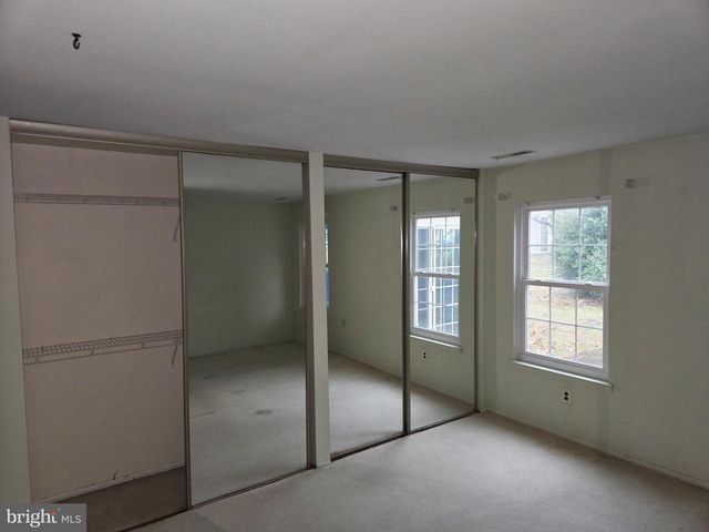 27 KELLY DR, West Deptford, NJ 08096