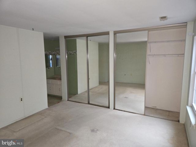 27 KELLY DR, West Deptford, NJ 08096