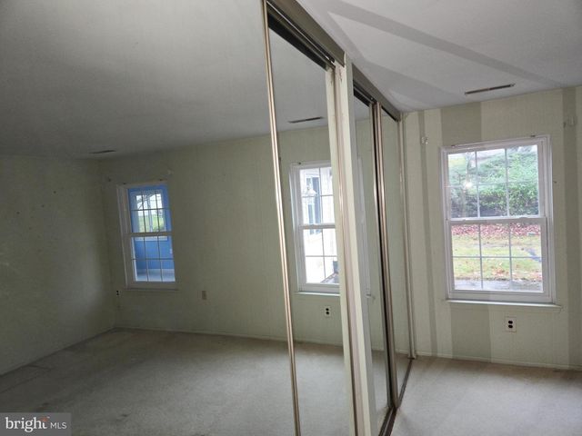 27 KELLY DR, West Deptford, NJ 08096