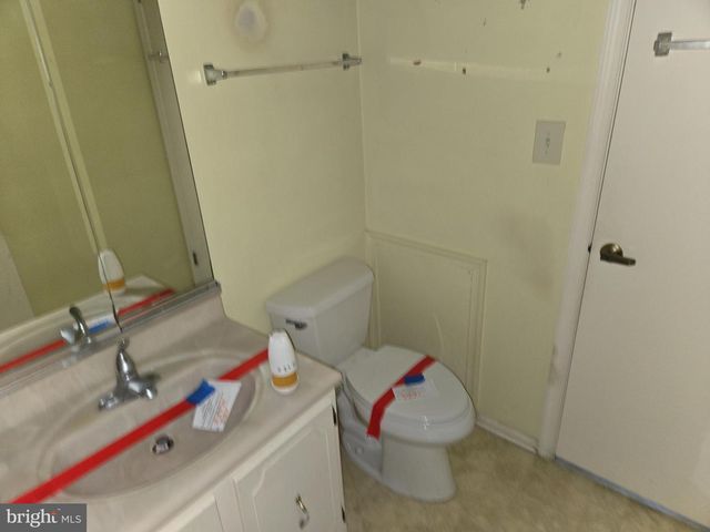 27 KELLY DR, West Deptford, NJ 08096