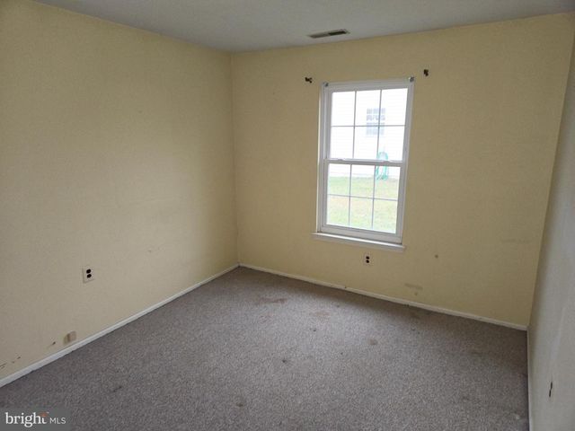 27 KELLY DR, West Deptford, NJ 08096