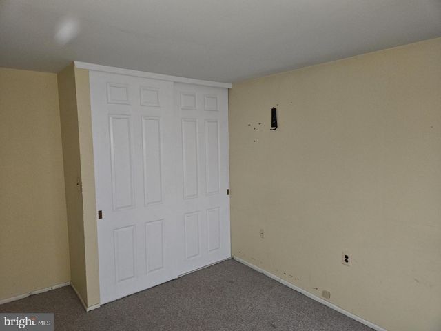 27 KELLY DR, West Deptford, NJ 08096