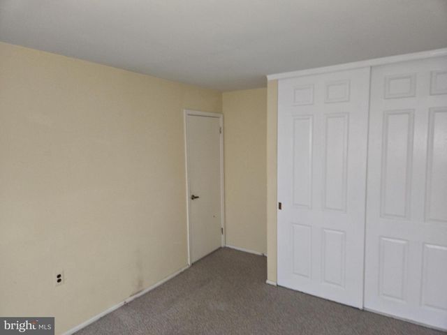 27 KELLY DR, West Deptford, NJ 08096