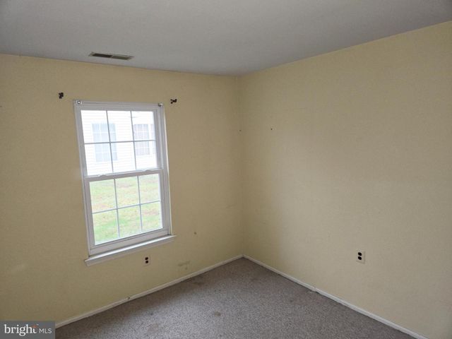 27 KELLY DR, West Deptford, NJ 08096