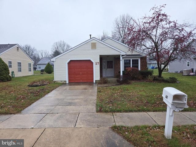 27 KELLY DR, West Deptford, NJ 08096